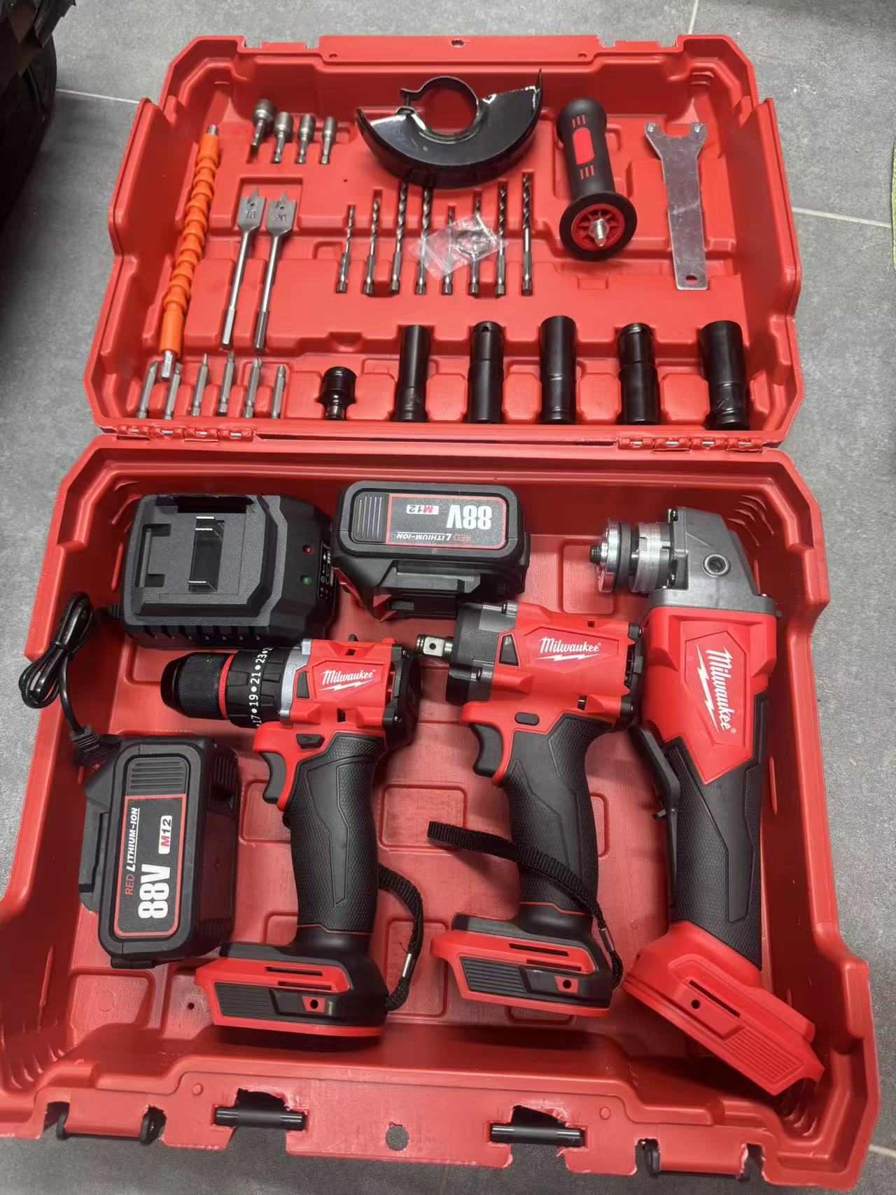 Aku Set 3u1 M12 88V – Bušilica, Udarni Odvijač i Brusilica + 2 Baterije
