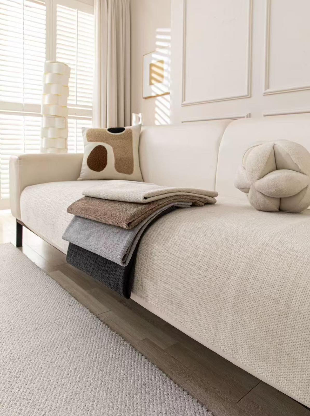 Dekorativni Prekrivač za Krevet – Mekani Minimal Stil (4 Boje)